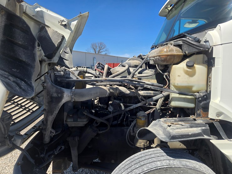 2006-freightliner-columbia-120-image-26