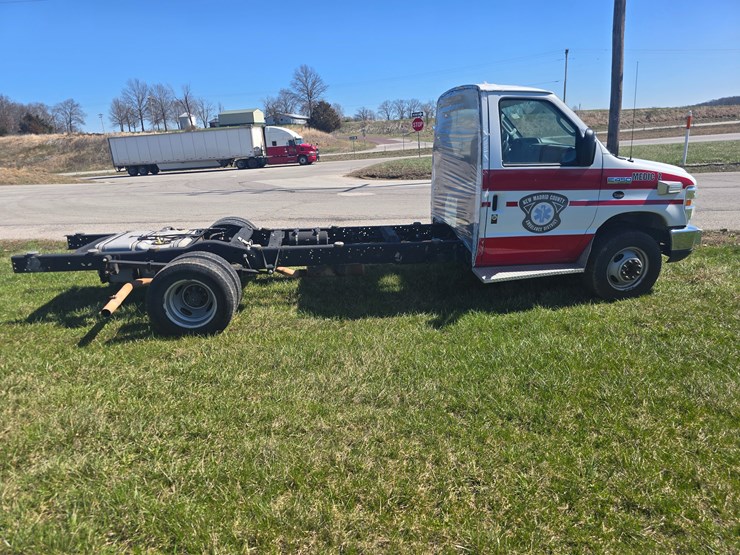 2016-ford-e450-image-12