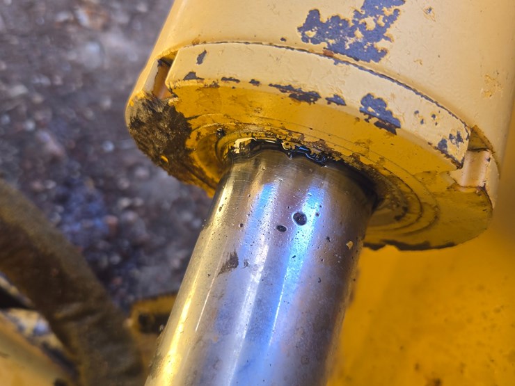 1998-deere-650g-image-70