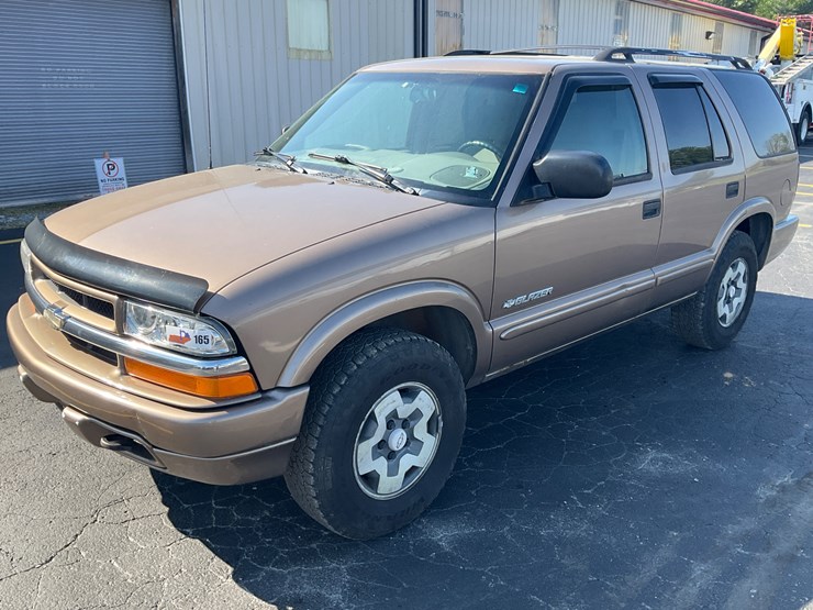 2004-chevrolet-blazer-image-1