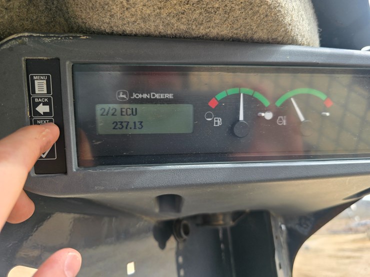 2013-deere-329d-image-42