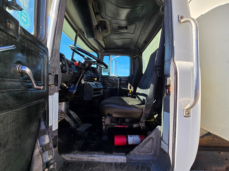 2001-mack-rd688s-image-51