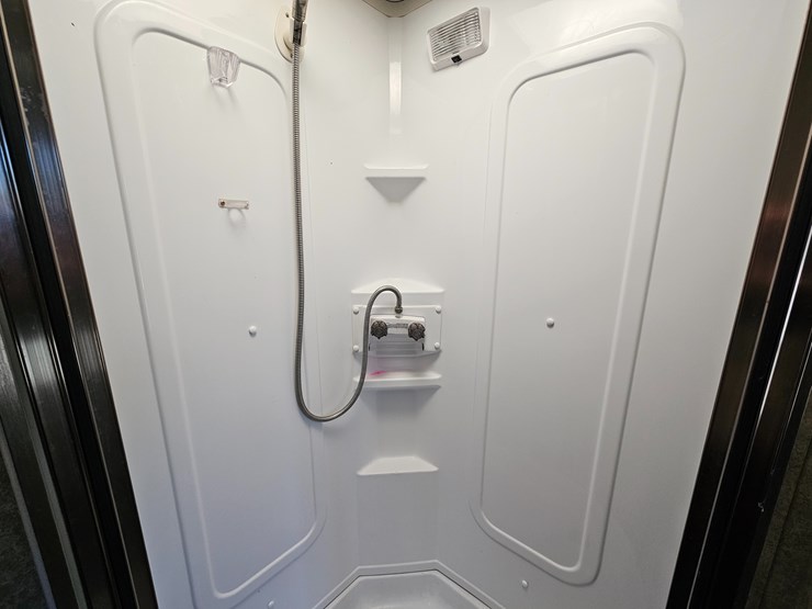 #22198-•-2007-georgie-boy-landau-motorhome-image-73