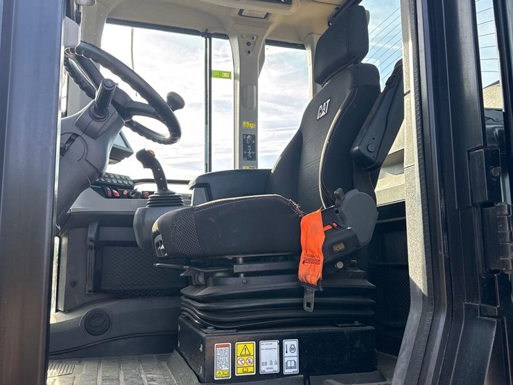 2021-caterpillar-926m-image-25