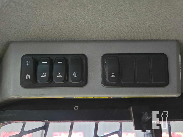 2023-caterpillar-259d3-image-19