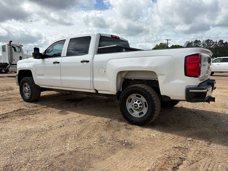 2019-chevrolet-2500-image-2