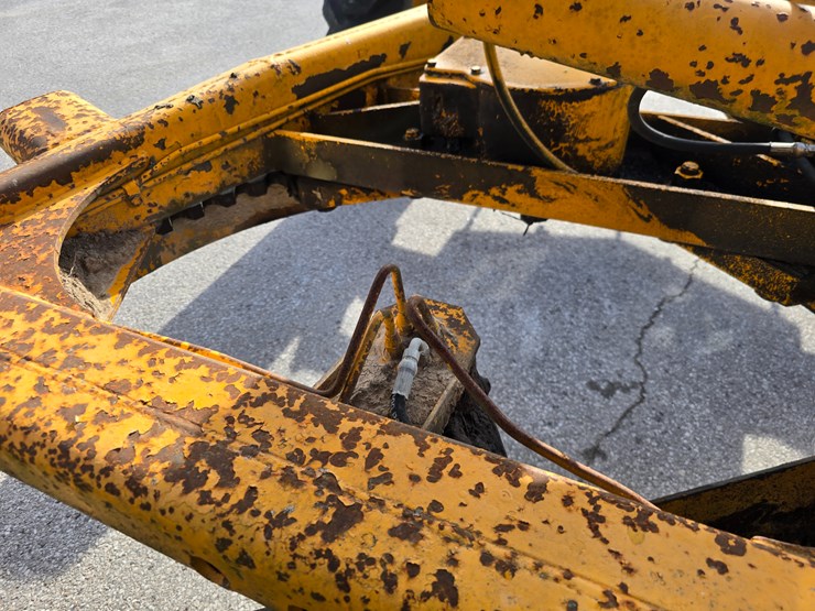 1971-deere-570a-image-37