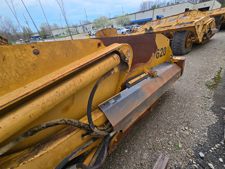 2006-deere-1812c-image-13