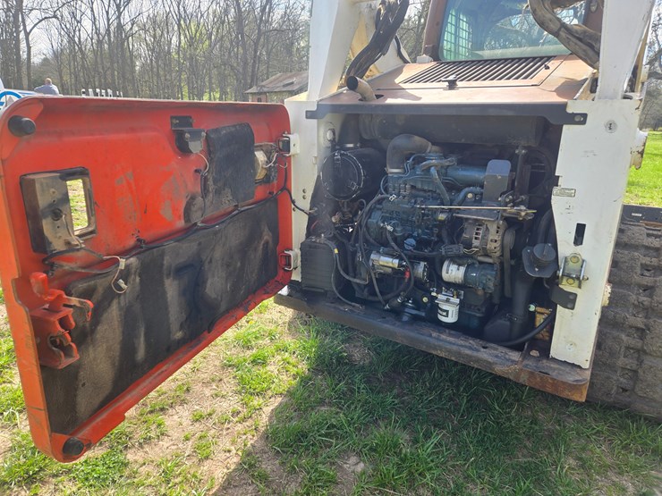 2010-bobcat-t650-image-19