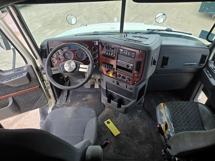 #22593-•-2016-mack-cxu613-pinnacle-sleeper-truck-image-58