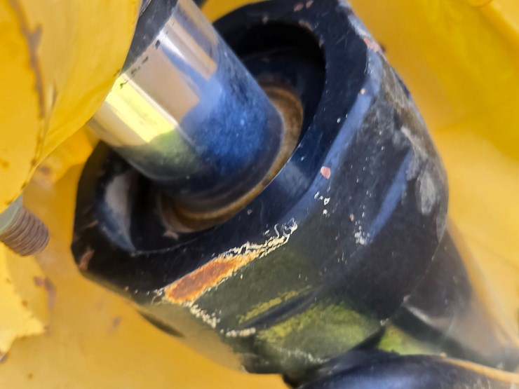 2014-caterpillar-953d-image-108