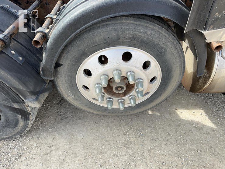 2005-kenworth-t800-image-23