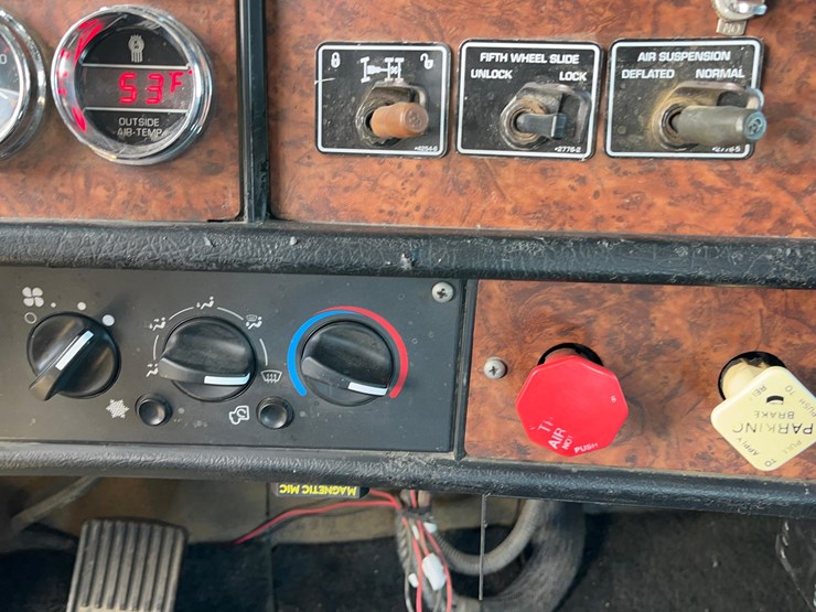 2004-kenworth-w900-image-92