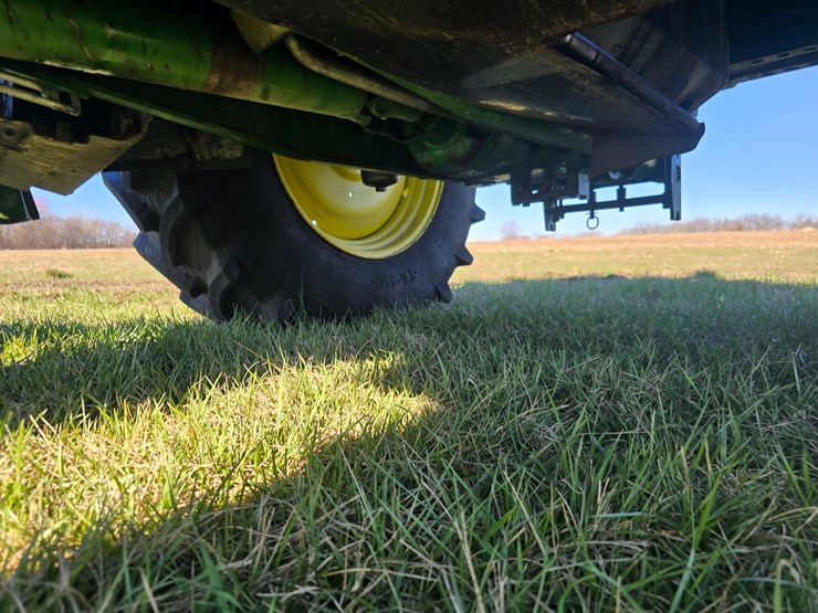 2016-john-deere-6110m-image-47