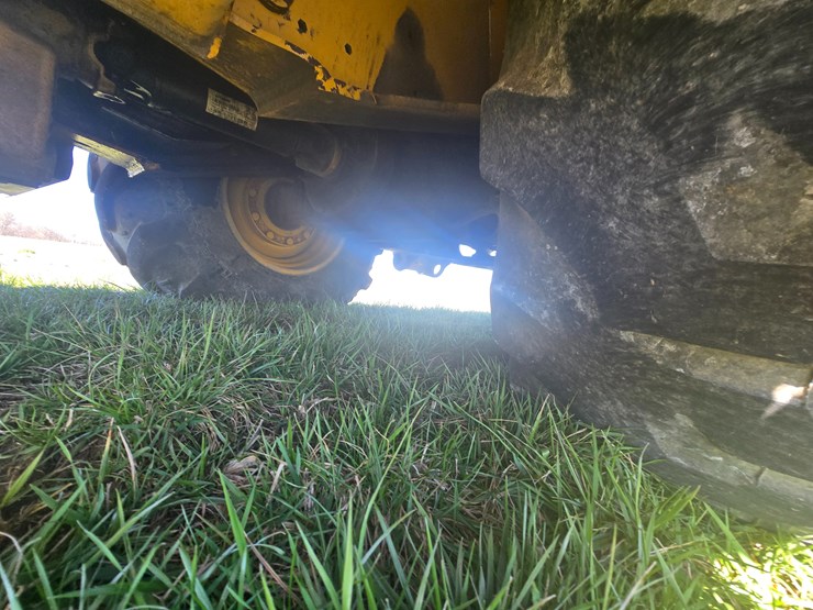 2015-deere-410l-image-39