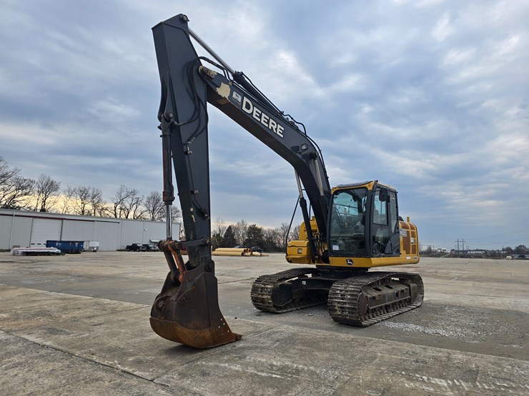 2014-deere-160g-lc-image-2
