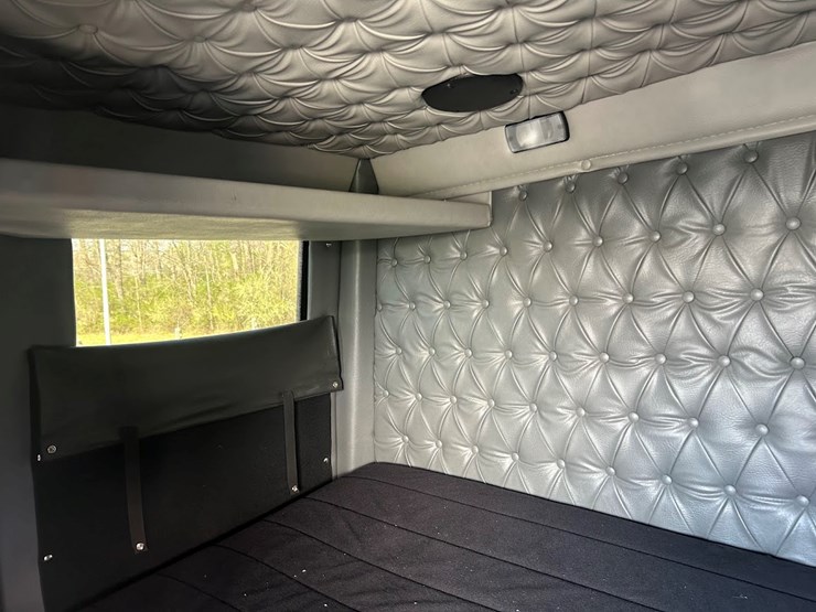 2022-western-star-4900-image-15