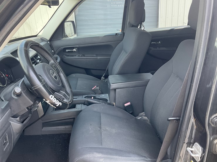 2011-jeep-liberty-image-13