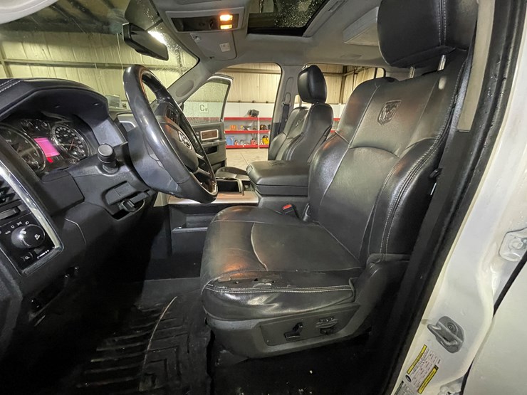 2012-dodge-3500-image-38