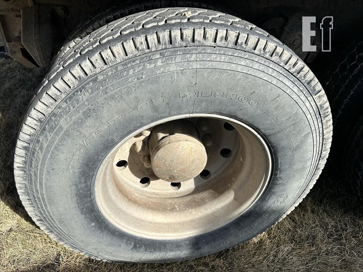 1991-freightliner-fld120-image-9