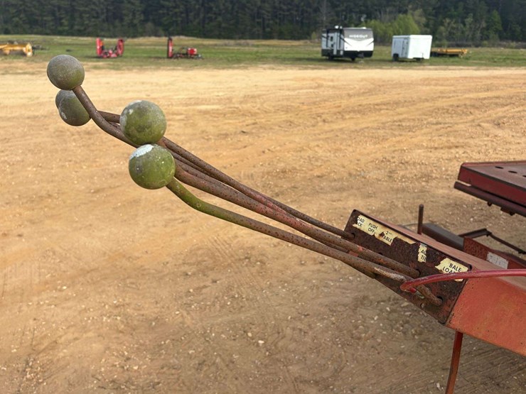 new-holland-1033-image-6