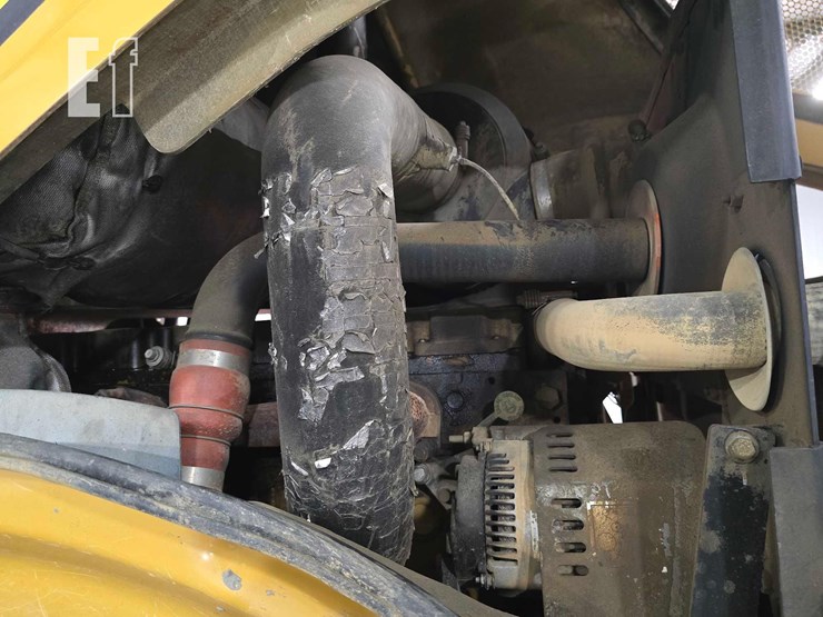 2012-caterpillar-cp56-image-24