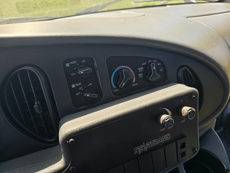 #22618-•-2008-ford-econoline-van-image-36