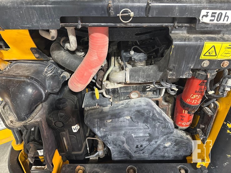 2021-jcb-3ts-8t-image-23