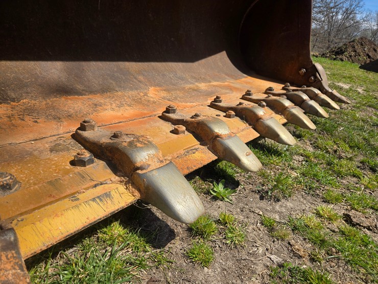 2014-caterpillar-953d-image-100