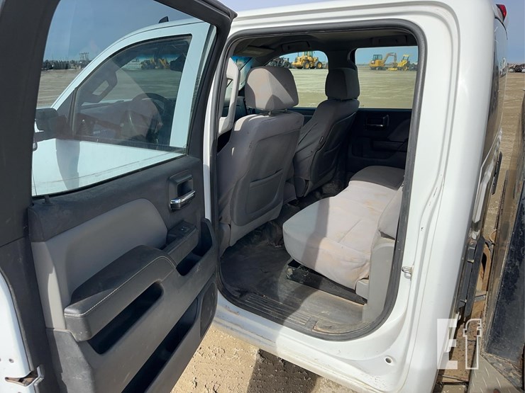 2015-chevrolet-3500-image-7