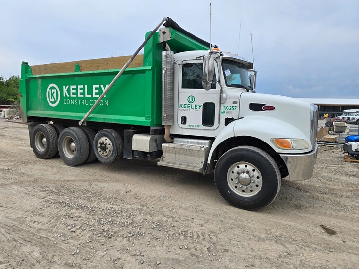 2017-peterbilt-348-image-19