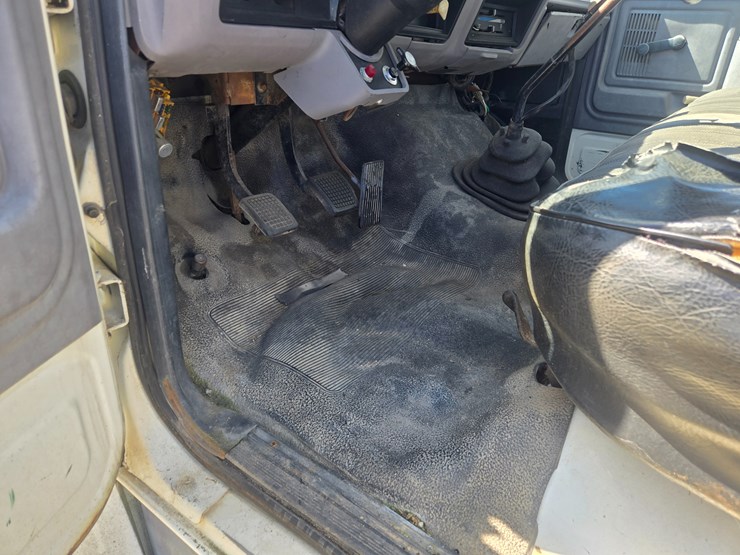 1997-ford-f700-image-39