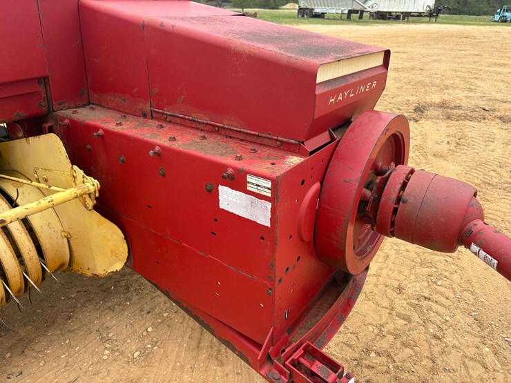 new-holland-326-image-13