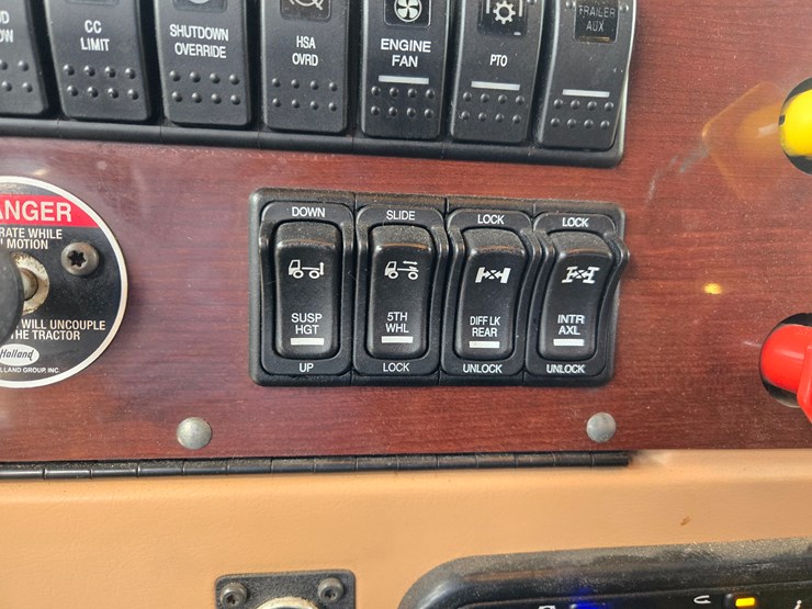 2017-western-star-5700xe-image-65