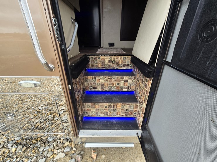 2017-western-star-5700xe-image-92