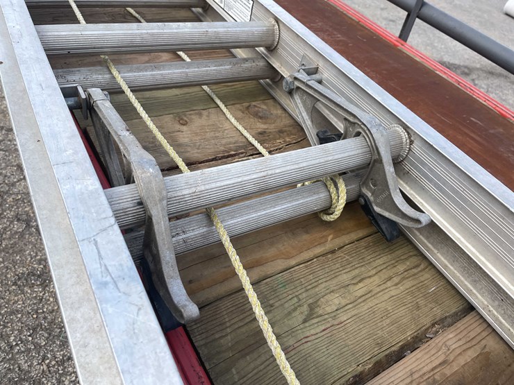 #7078-•-28'-louisville-ladder-(o4)-image-6