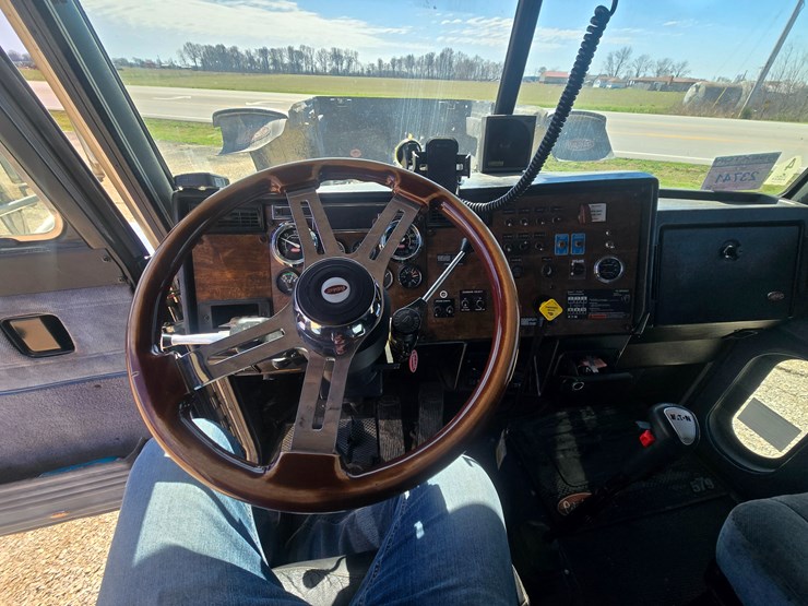 1996-peterbilt-377-image-69