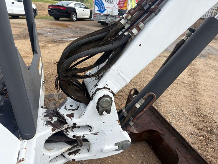 2007-bobcat-335-image-23