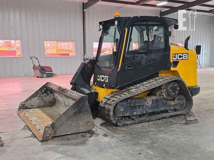 2021-jcb-3ts-8t-image-1
