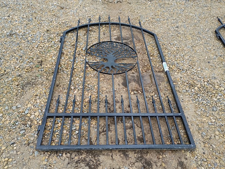 #21600-•-4ft-iron-gate-(tree)-image-1