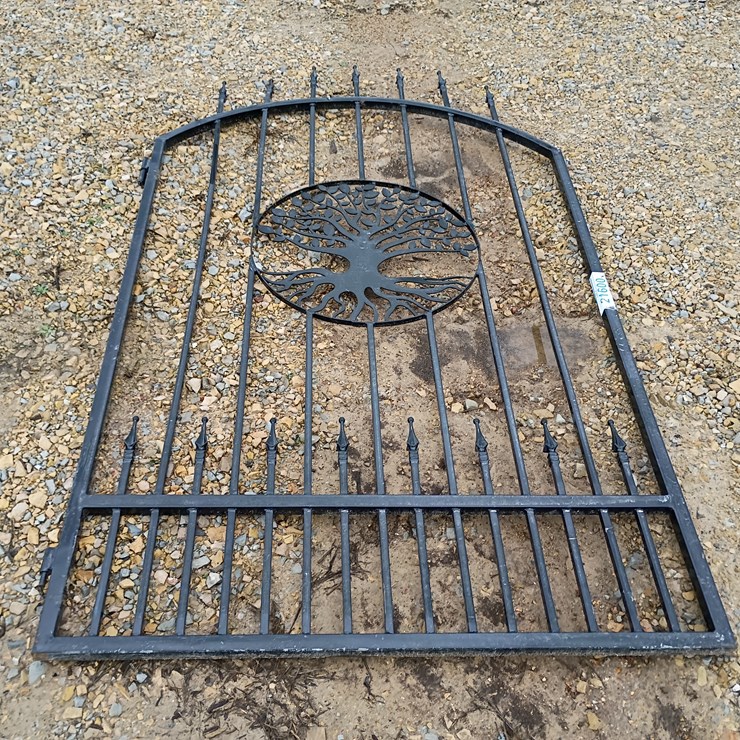 #21600 • 4ft Iron Gate (tree)