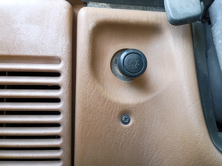 1997-jeep-wrangler-image-53