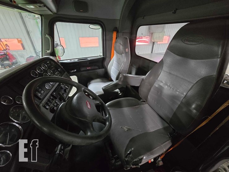 2021-peterbilt-367-image-9