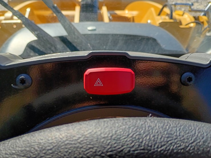 2023-caterpillar-910-image-37