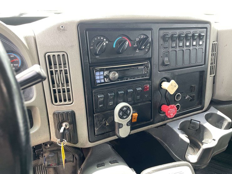 2013-international-durastar-4300-image-12