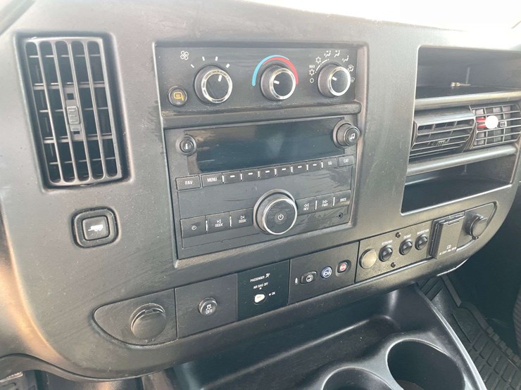 2018-chevrolet-express-2500-image-14