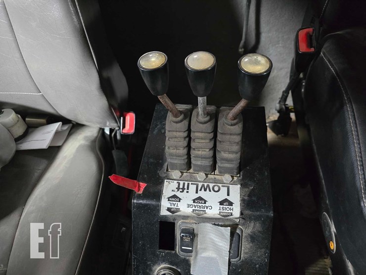 2017-peterbilt-367-image-16