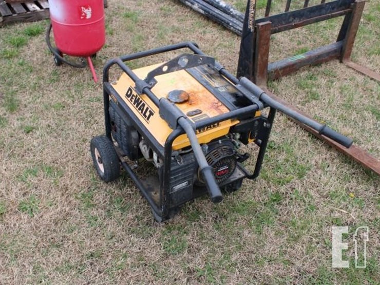 #1109-dewalt-dg7000-generator-has-30a-120vac-2-20a-image-2