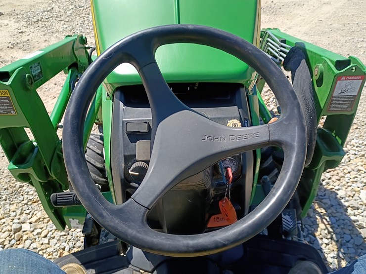 2013-john-deere-1025r-image-28