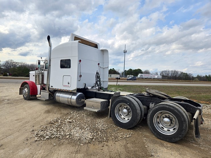 2000-peterbilt-379-image-12